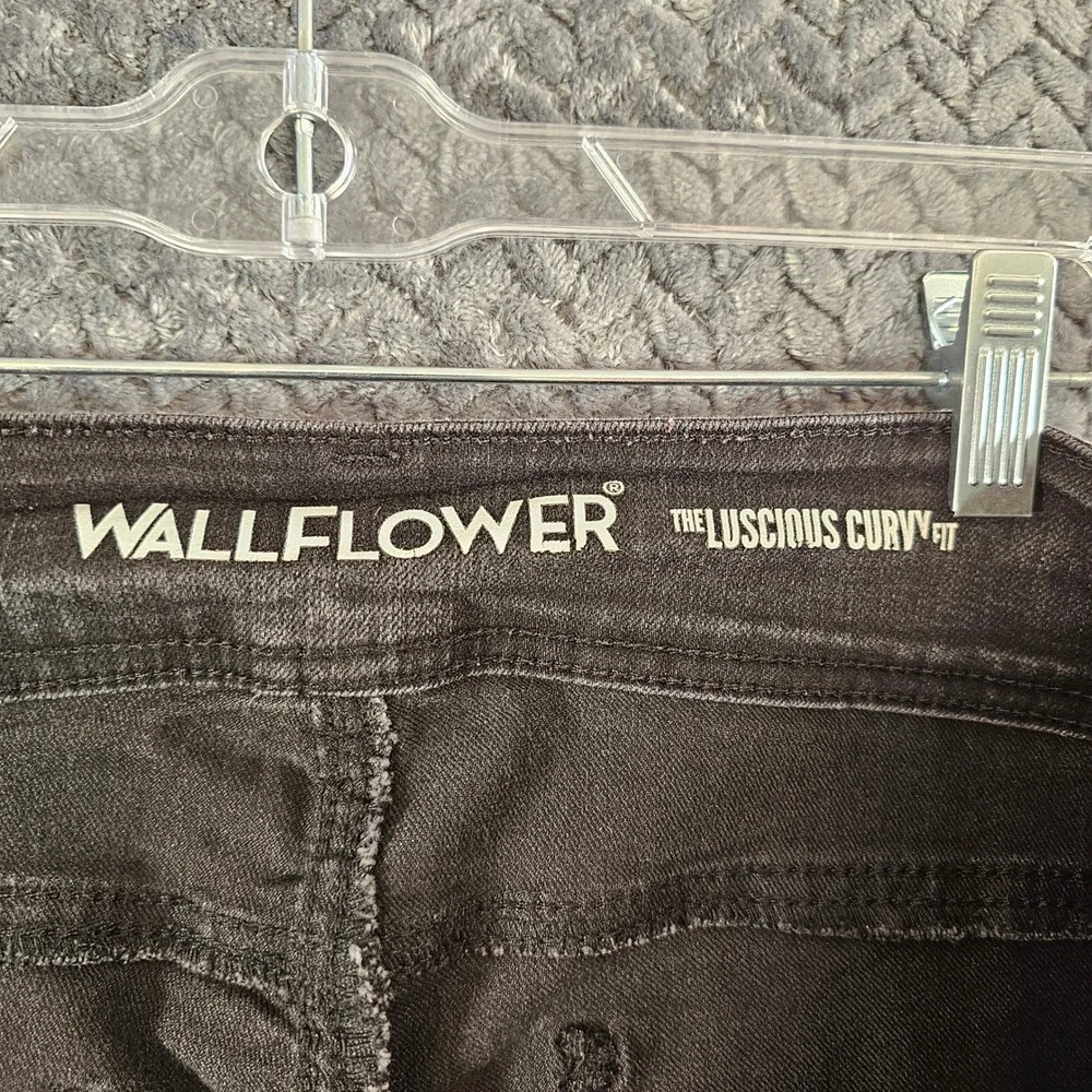 WALLFLOWER Women's Size 16 Plus Short The Luscious Curvy‎ Fit Jeans Black
